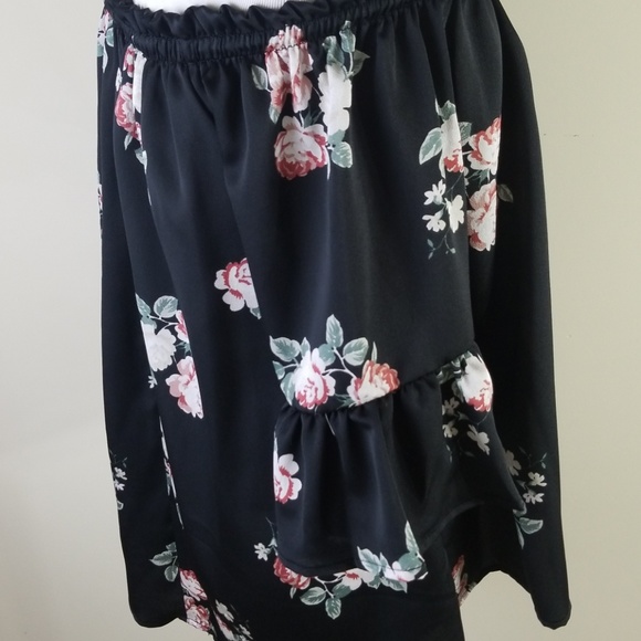 Off Shoulder Top - Picture 3 of 6